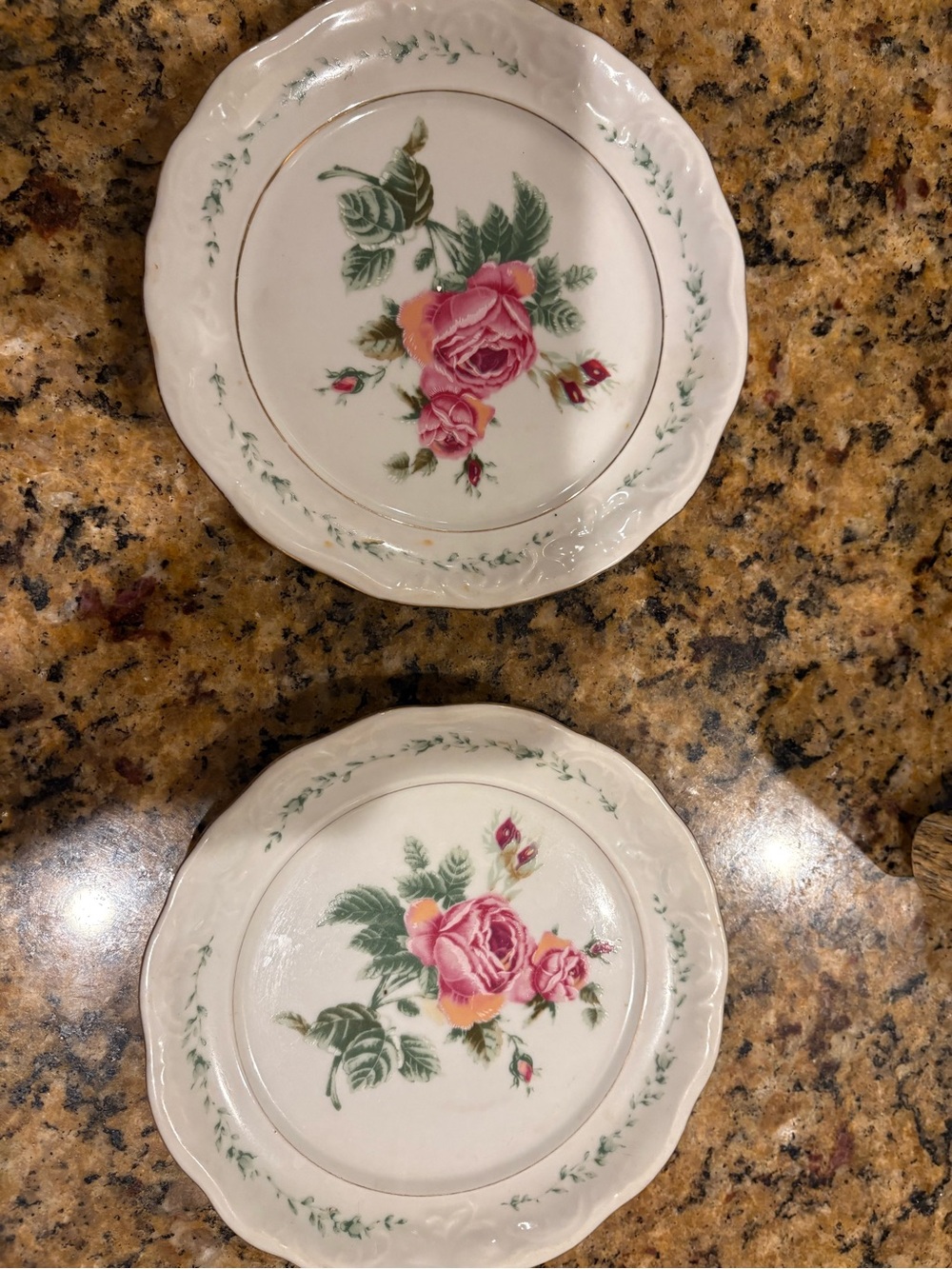 2 vintage Gibson housewares pink and white floral roses pink and green plates